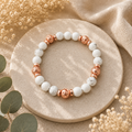 Weißer Kiefer Rosen Vulkanstein Kugelarmband